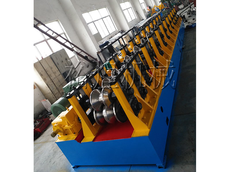 兩波護(hù)欄板成型機(jī) 兩波護(hù)欄板成型機(jī)