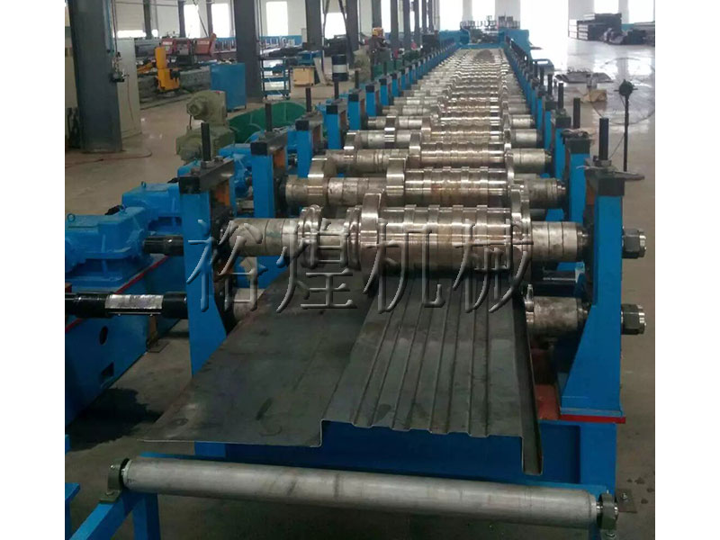 SUV停車庫(kù)浪板生產(chǎn)線 SUV停車庫(kù)浪板生產(chǎn)線